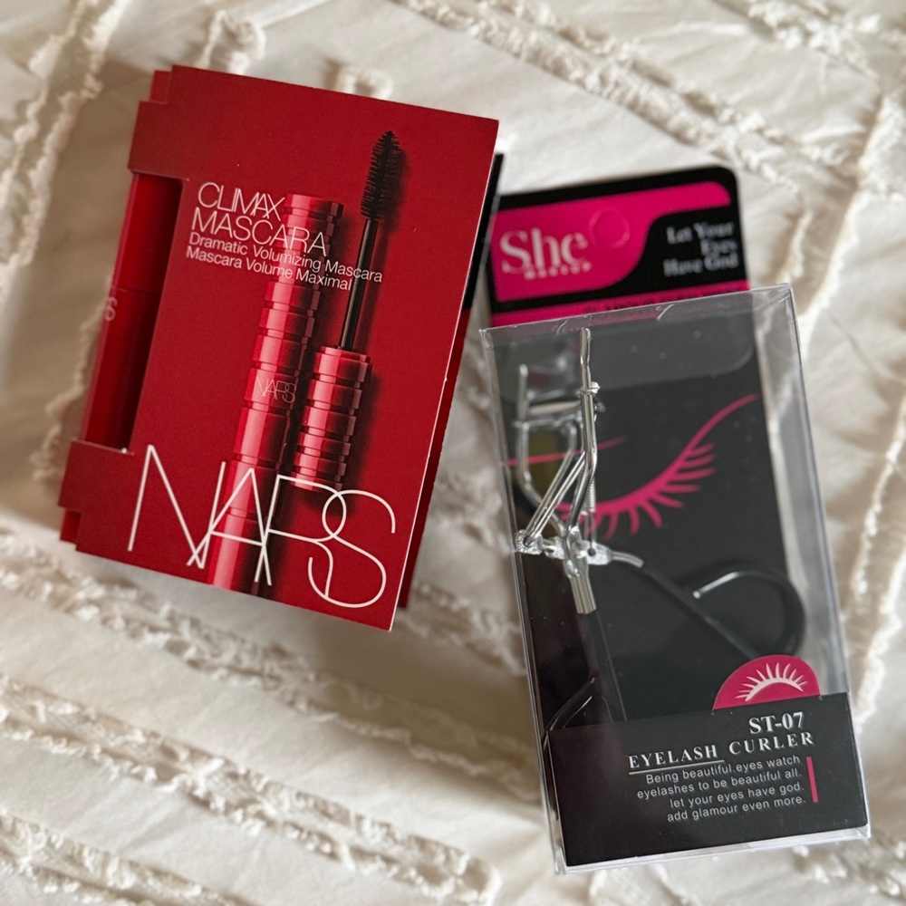 Large Beauty and Skincare full size and sample Lot - Picture 12 of 15